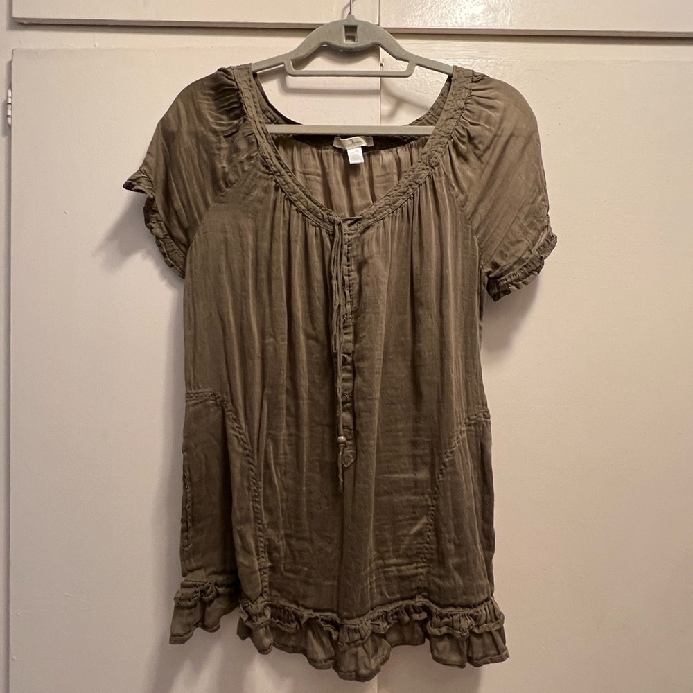 Dark green Anthropologie Trinity cotton and silk flowy shirt.
